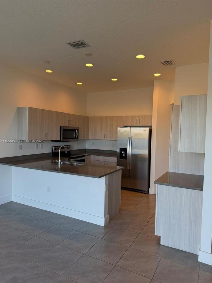 5669 CERVA LN AVE MARIA #5669 - Photo 7 of 31