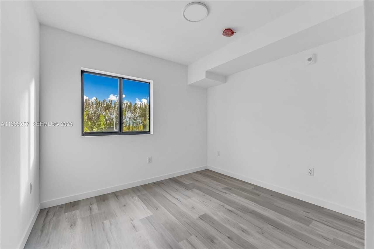 175 Nw 160th St #206 - Photo 7 of 14