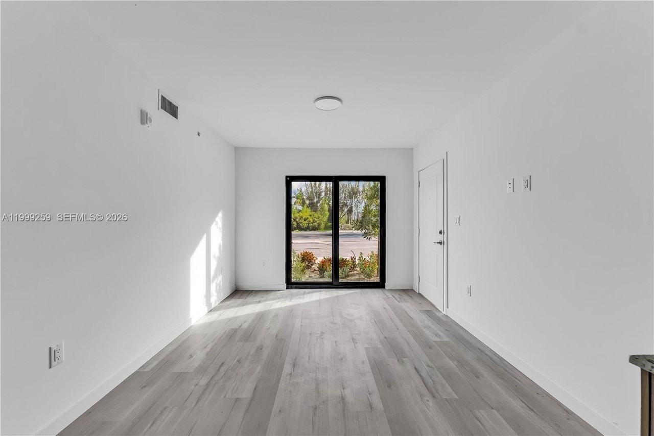 175 Nw 160th St #207 - Photo 2 of 14