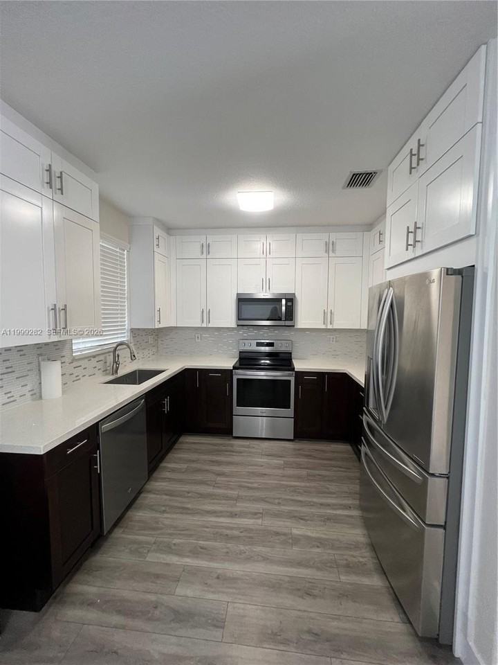 7319 Nw 174th Ter #103 - Photo 4 of 22