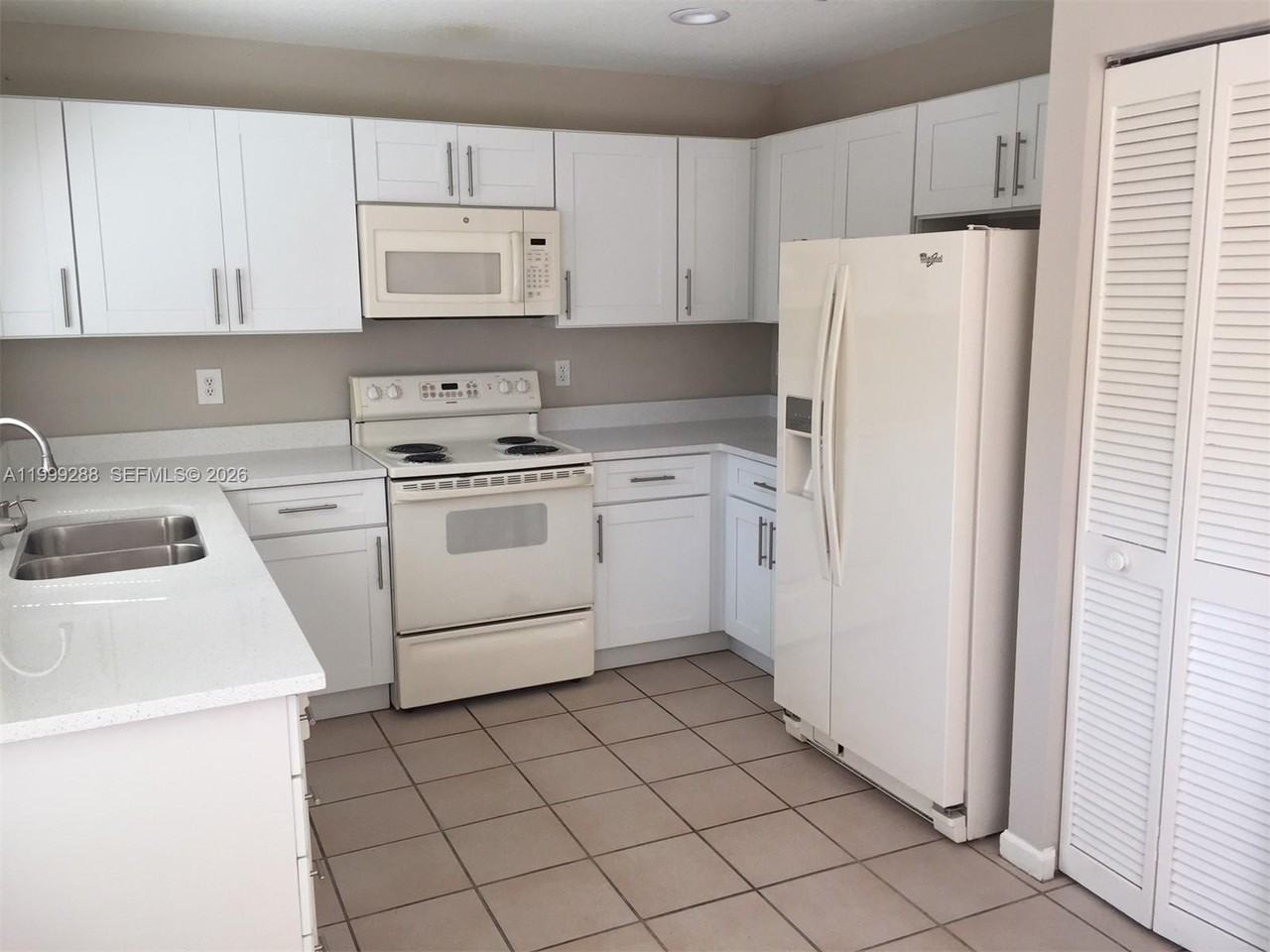 9721 Sw 155th Ave - Photo 3 of 23