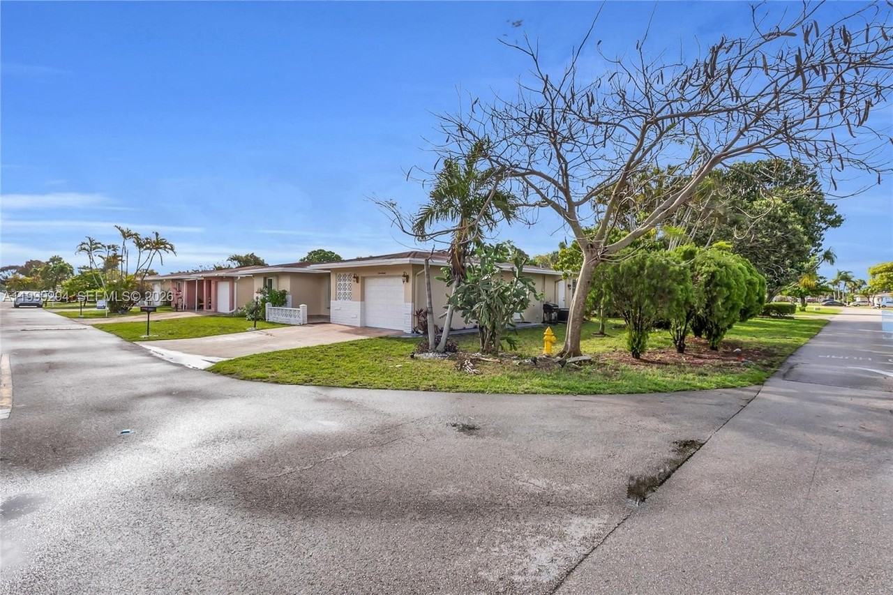 1280 Nw 49th St - Photo 3 of 29