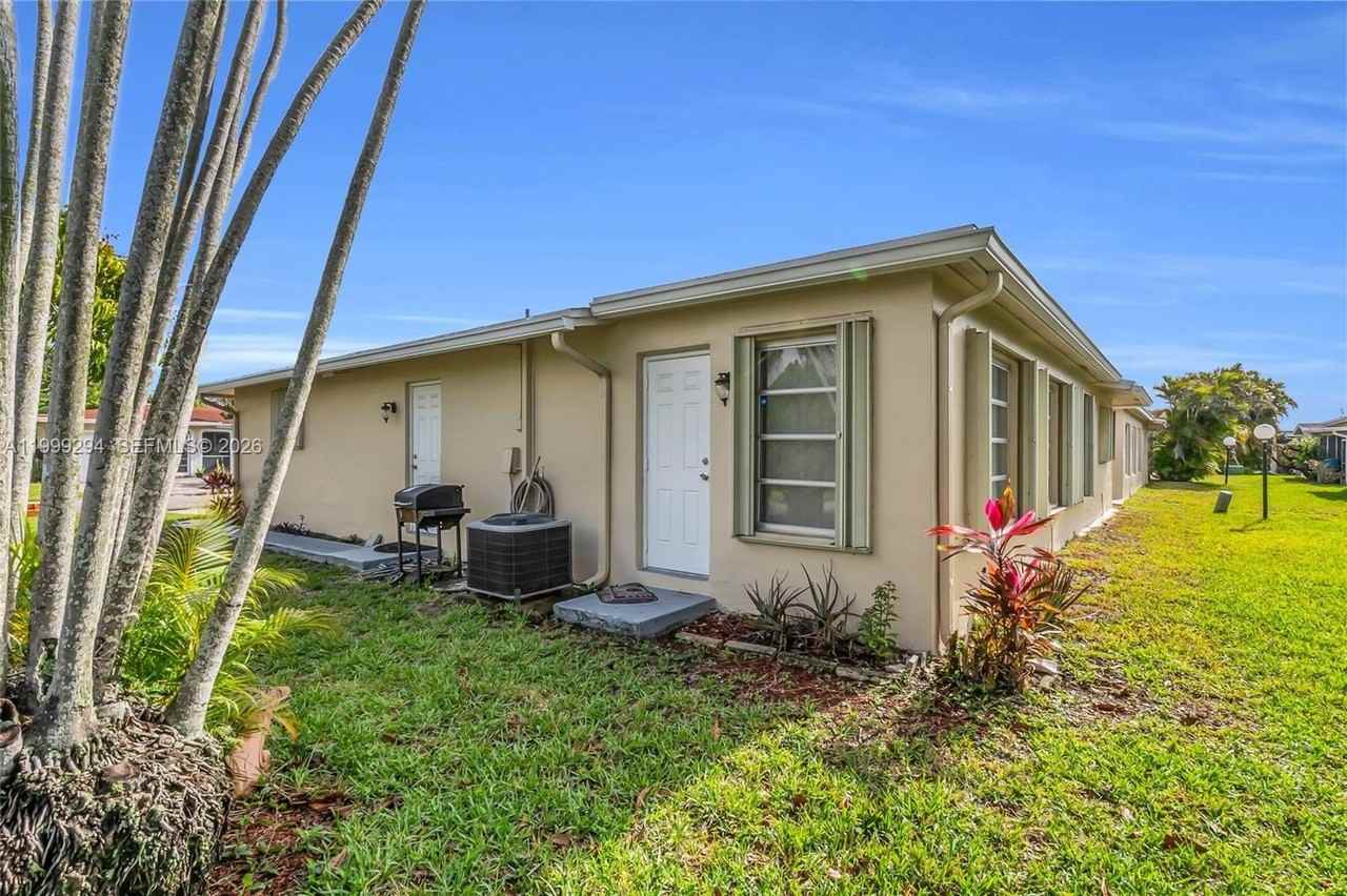 1280 Nw 49th St - Photo 5 of 29