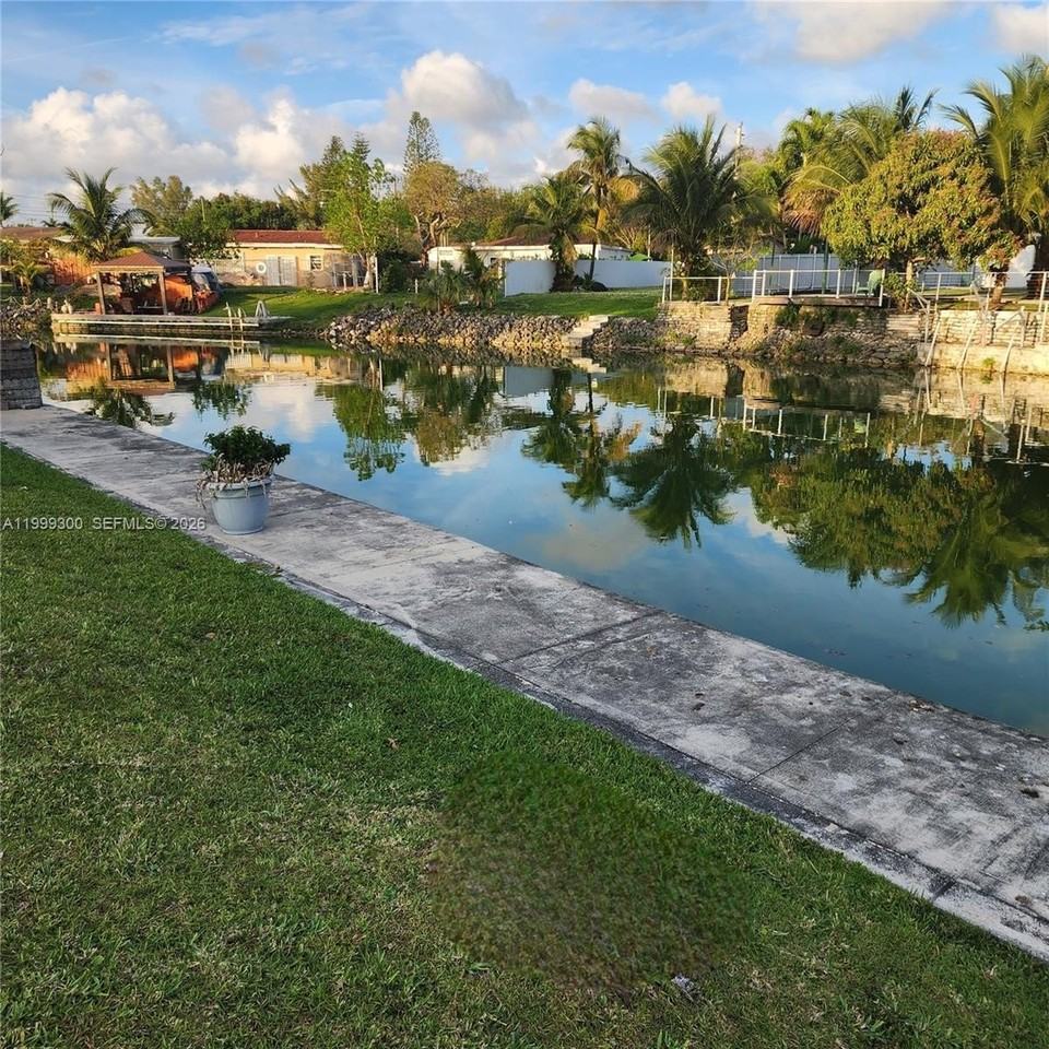 3325 S Lake Dr - Photo 4 of 9