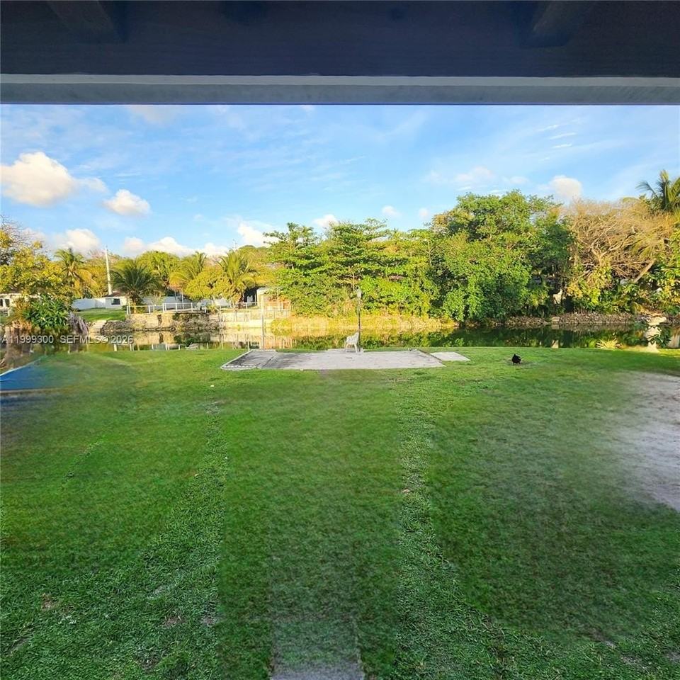 3325 S Lake Dr - Photo 5 of 9