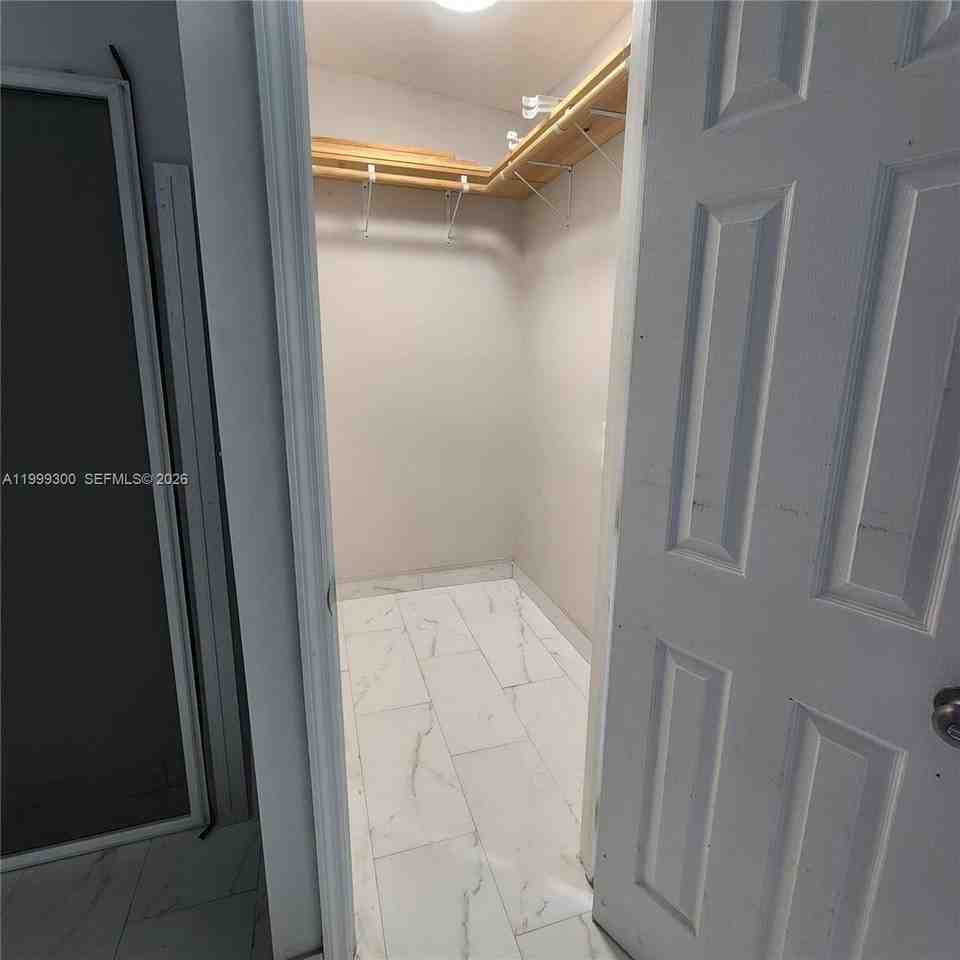 3325 S Lake Dr - Photo 6 of 9