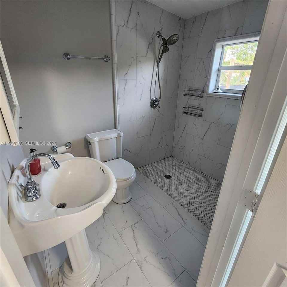 3325 S Lake Dr - Photo 7 of 9