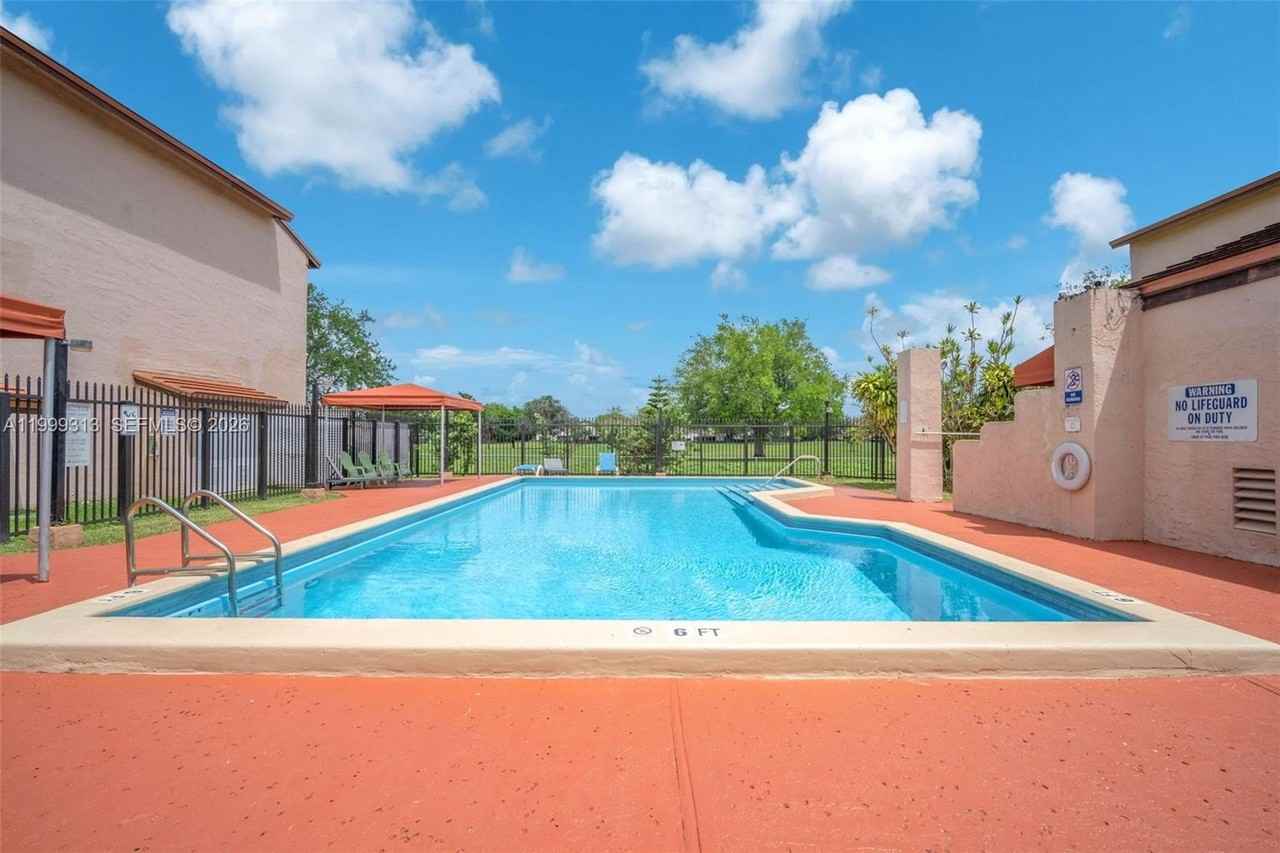 685 W Park Dr #206-11 - Photo 2 of 31