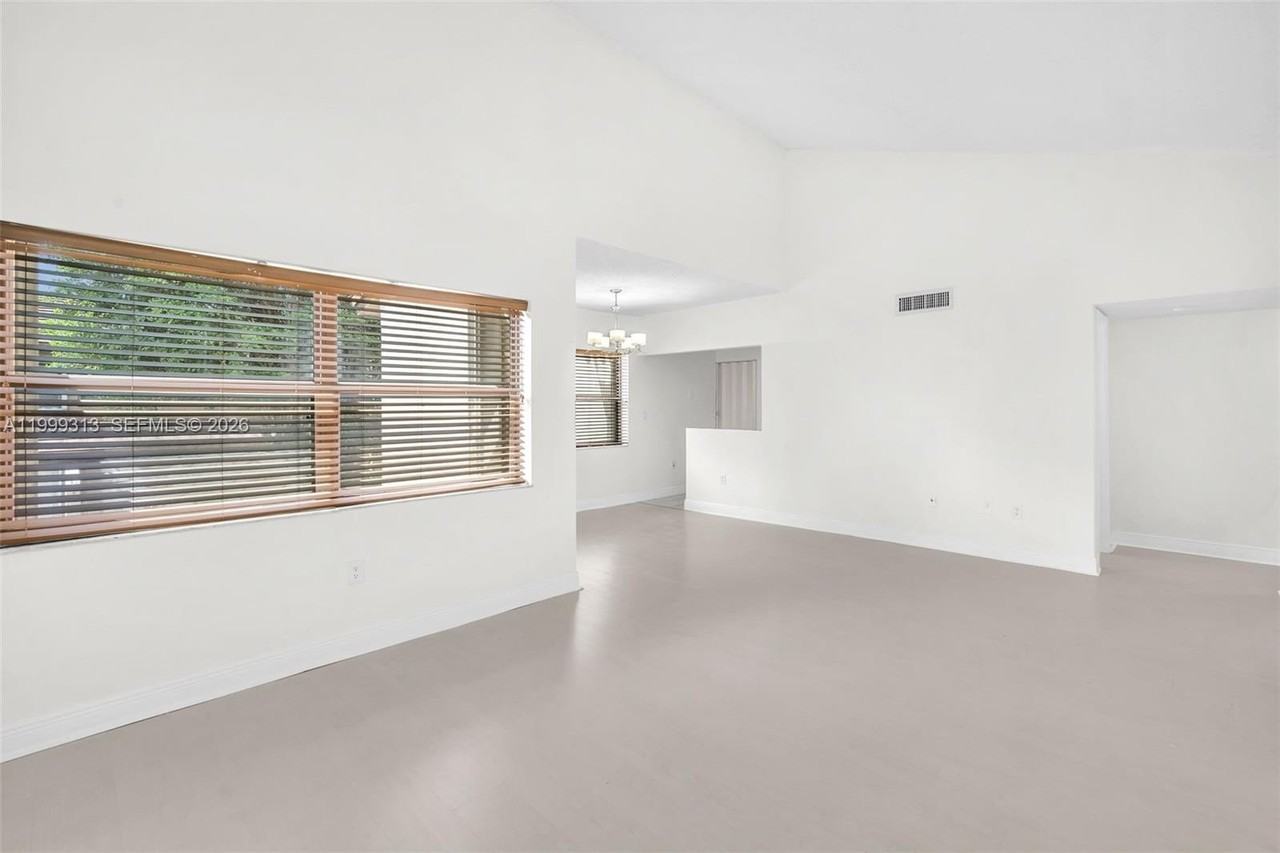 685 W Park Dr #206-11 - Photo 6 of 31