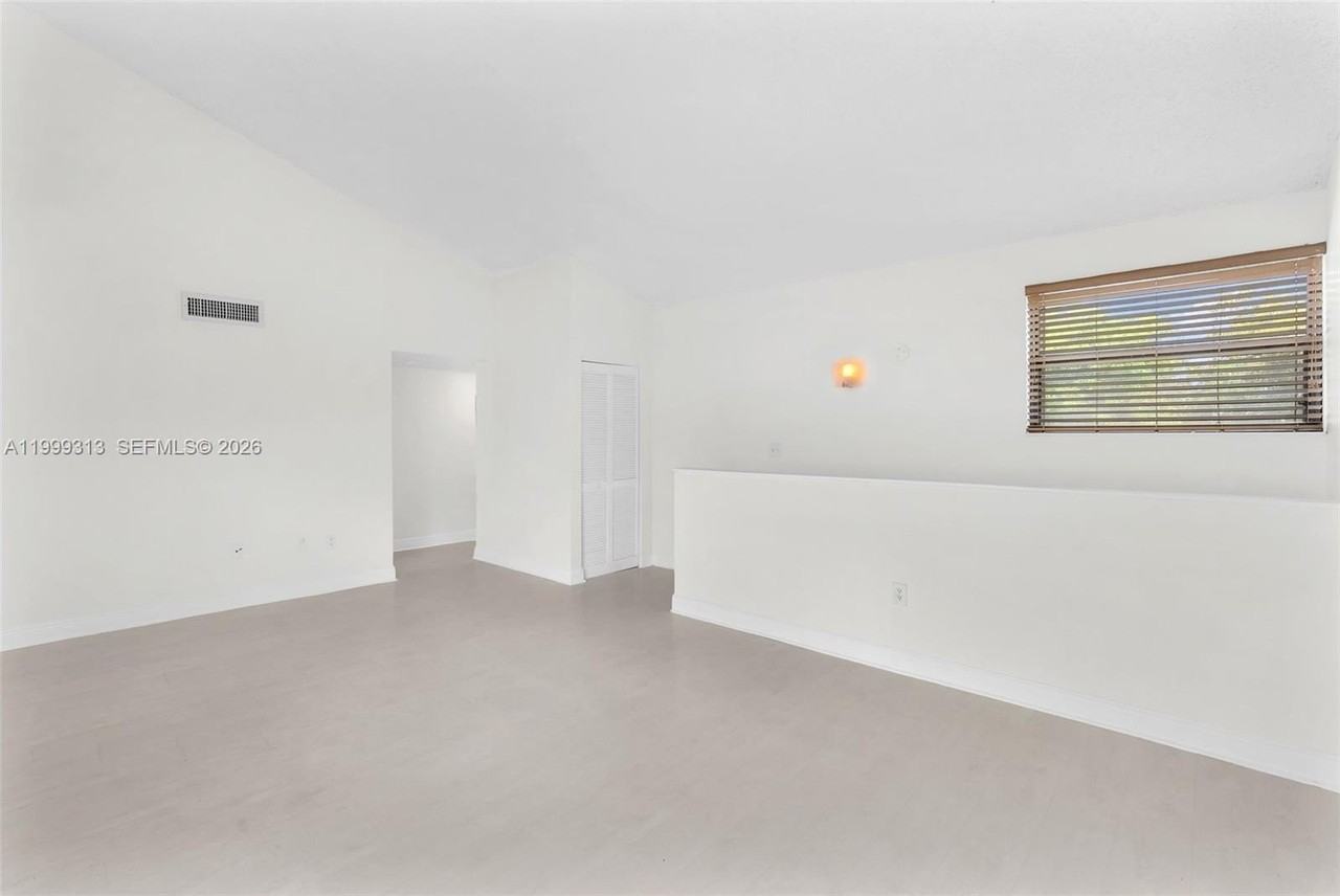 685 W Park Dr #206-11 - Photo 7 of 31