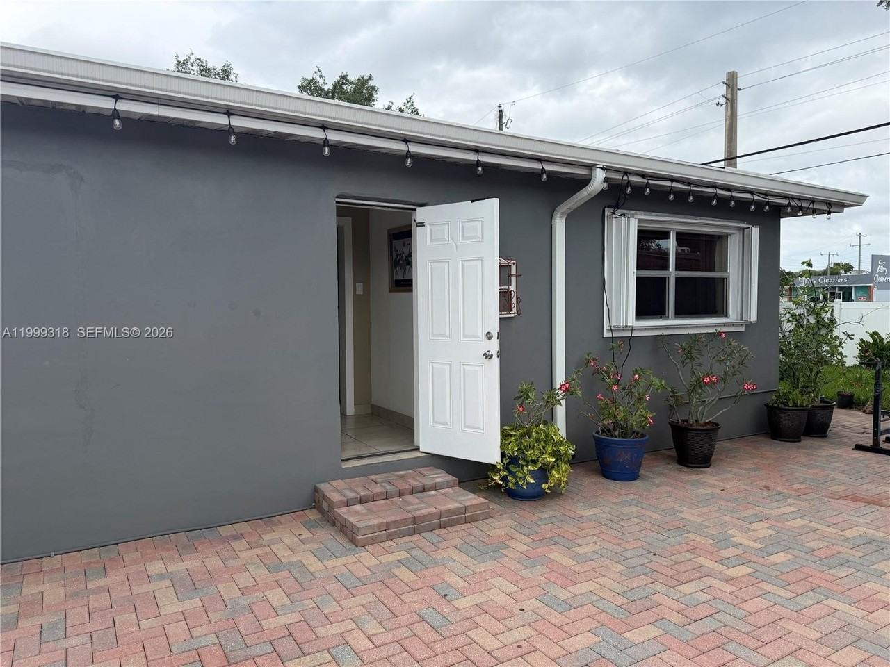 414 Sw 2nd Ter #0 - Photo 2 of 13