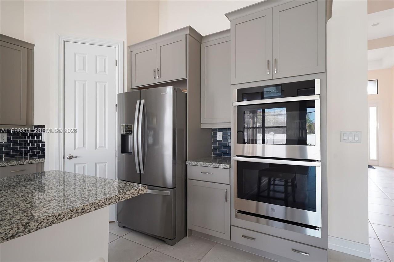 11815 Leon Cir N #11815 - Photo 5 of 29