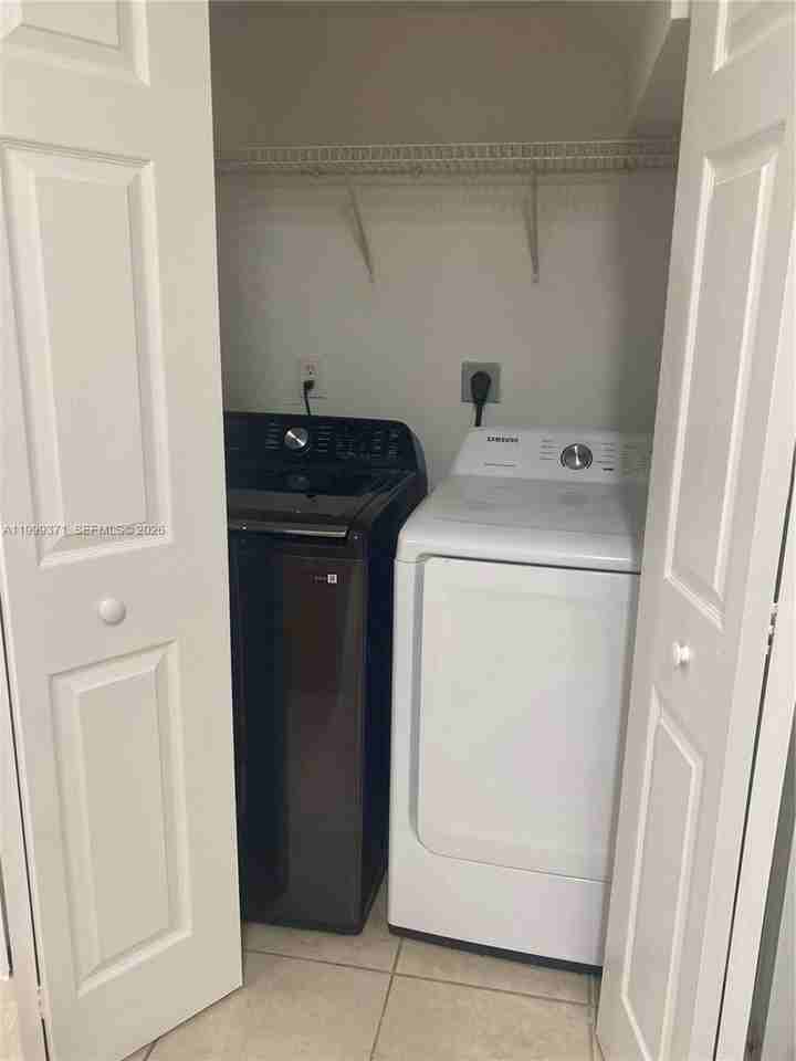 2953 Se 15th Ter #2953 - Photo 2 of 11