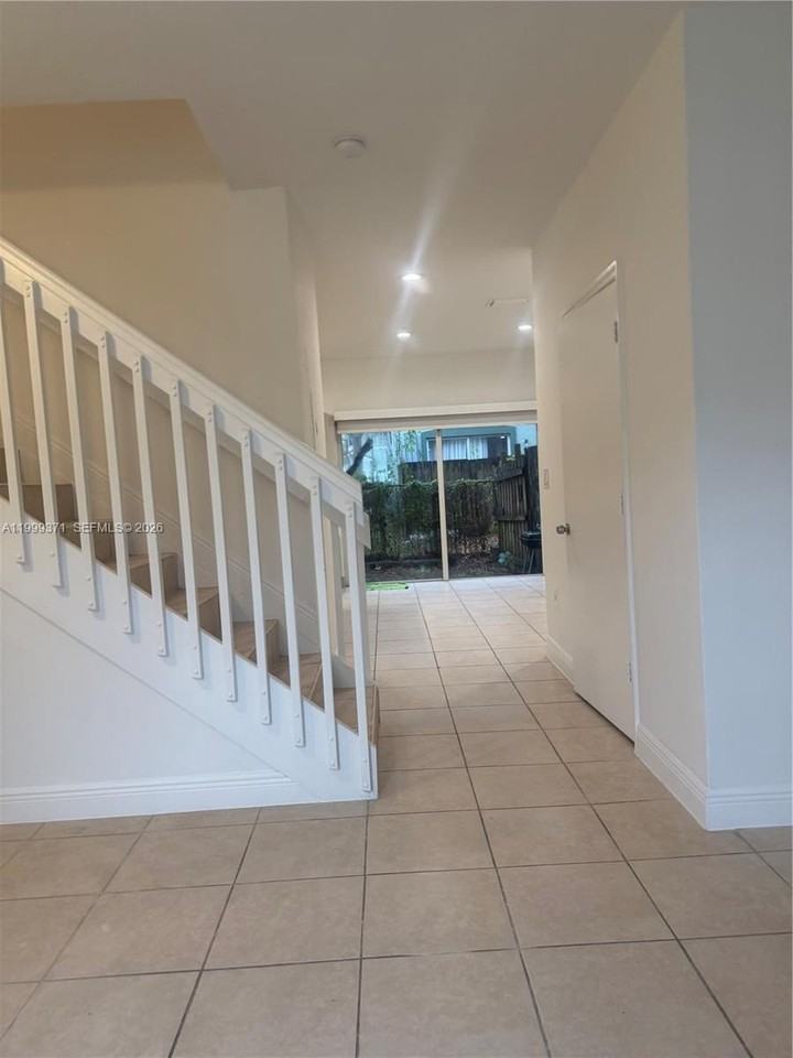 2953 Se 15th Ter #2953 - Photo 4 of 11