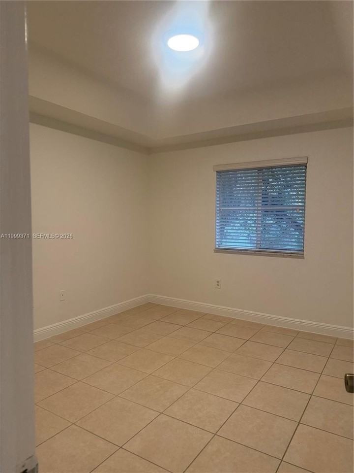 2953 Se 15th Ter #2953 - Photo 6 of 11