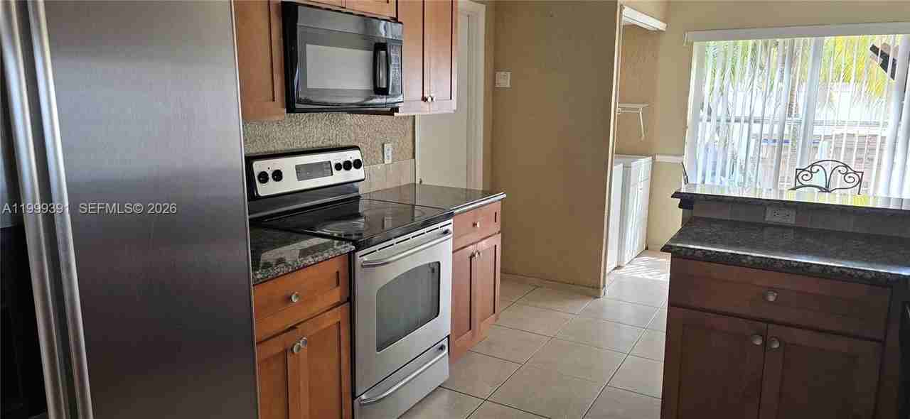 3234 Brewster Dr - Photo 4 of 9