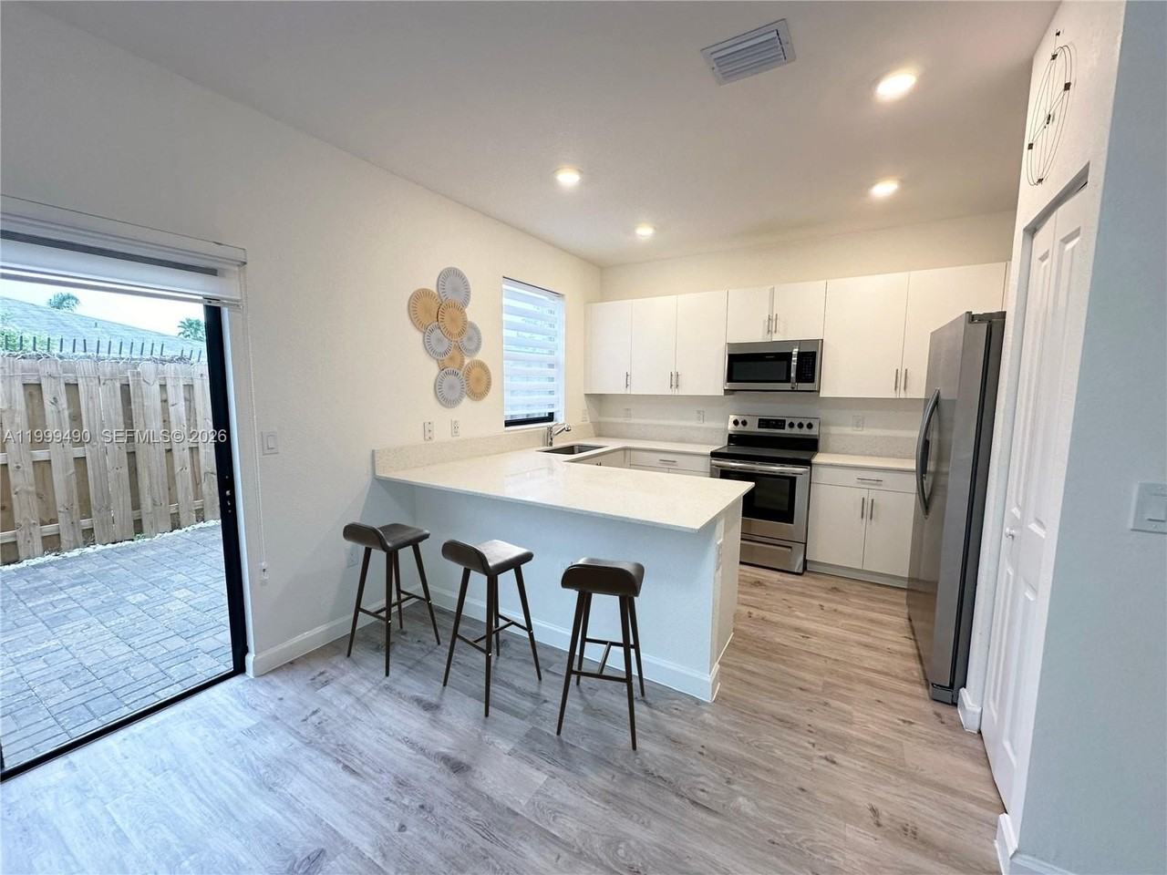 949 Ne 211th St - Photo 7 of 28