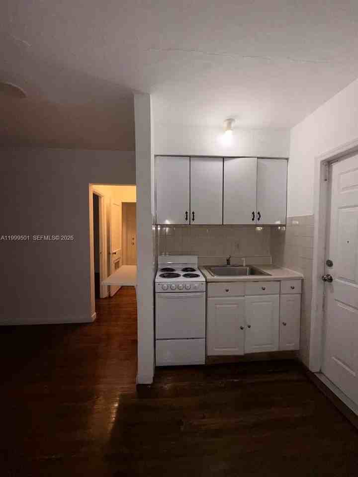1955 Taylor St #1-2 - Photo 2 of 4