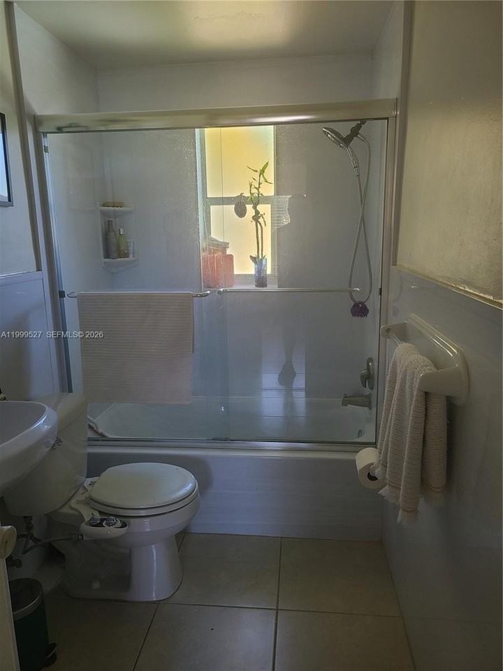 729 Ne 16th Ave #729C - Photo 6 of 15