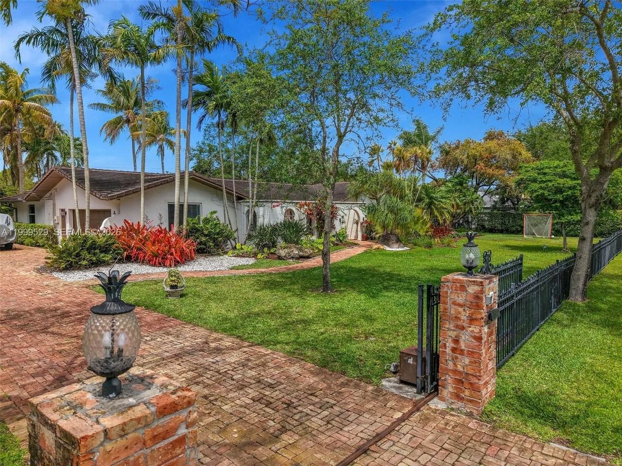 15280 Sw 72nd Ave - Photo 5 of 43