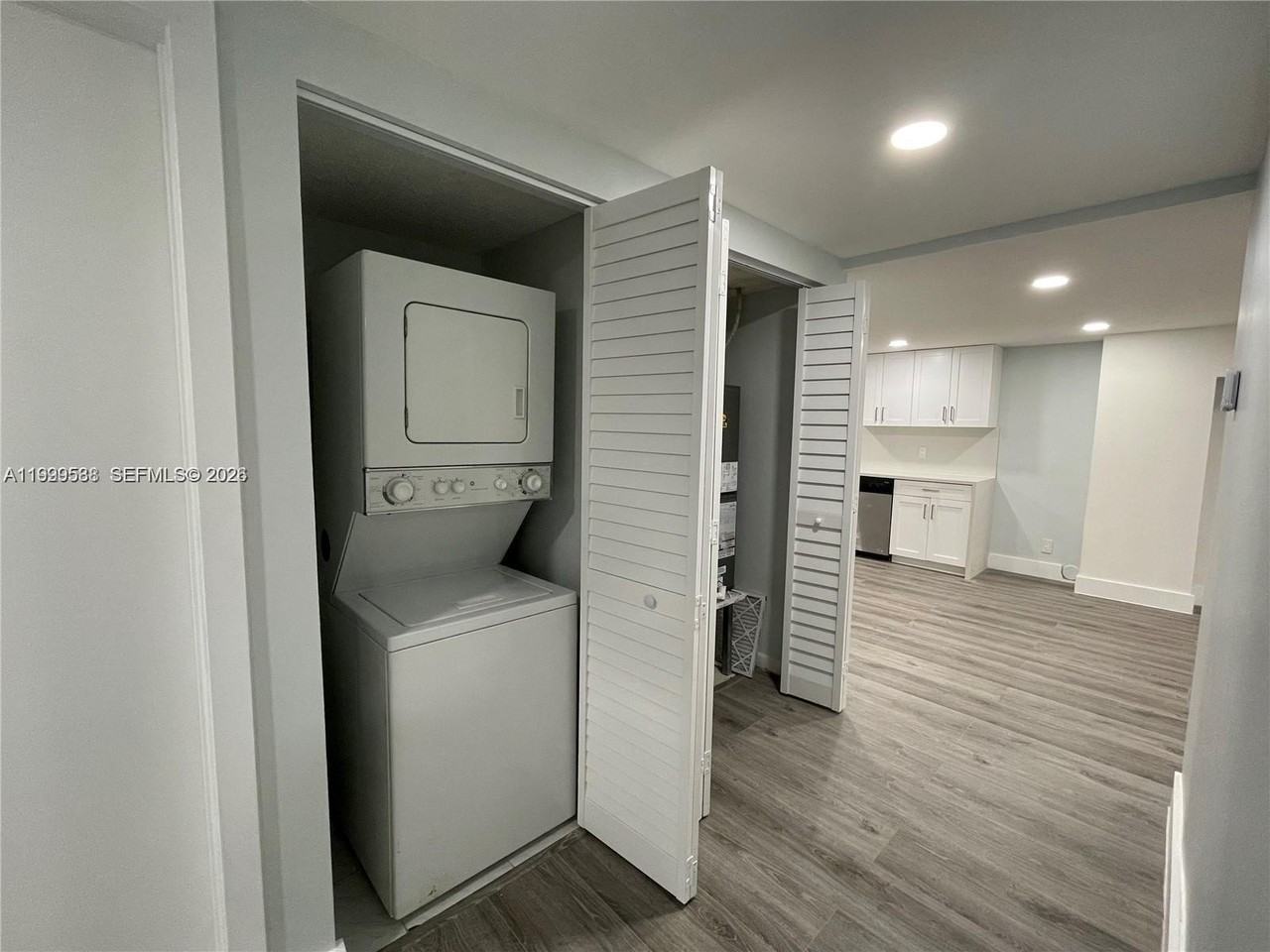 4725 Sw 62nd Ave #103 - Photo 5 of 20