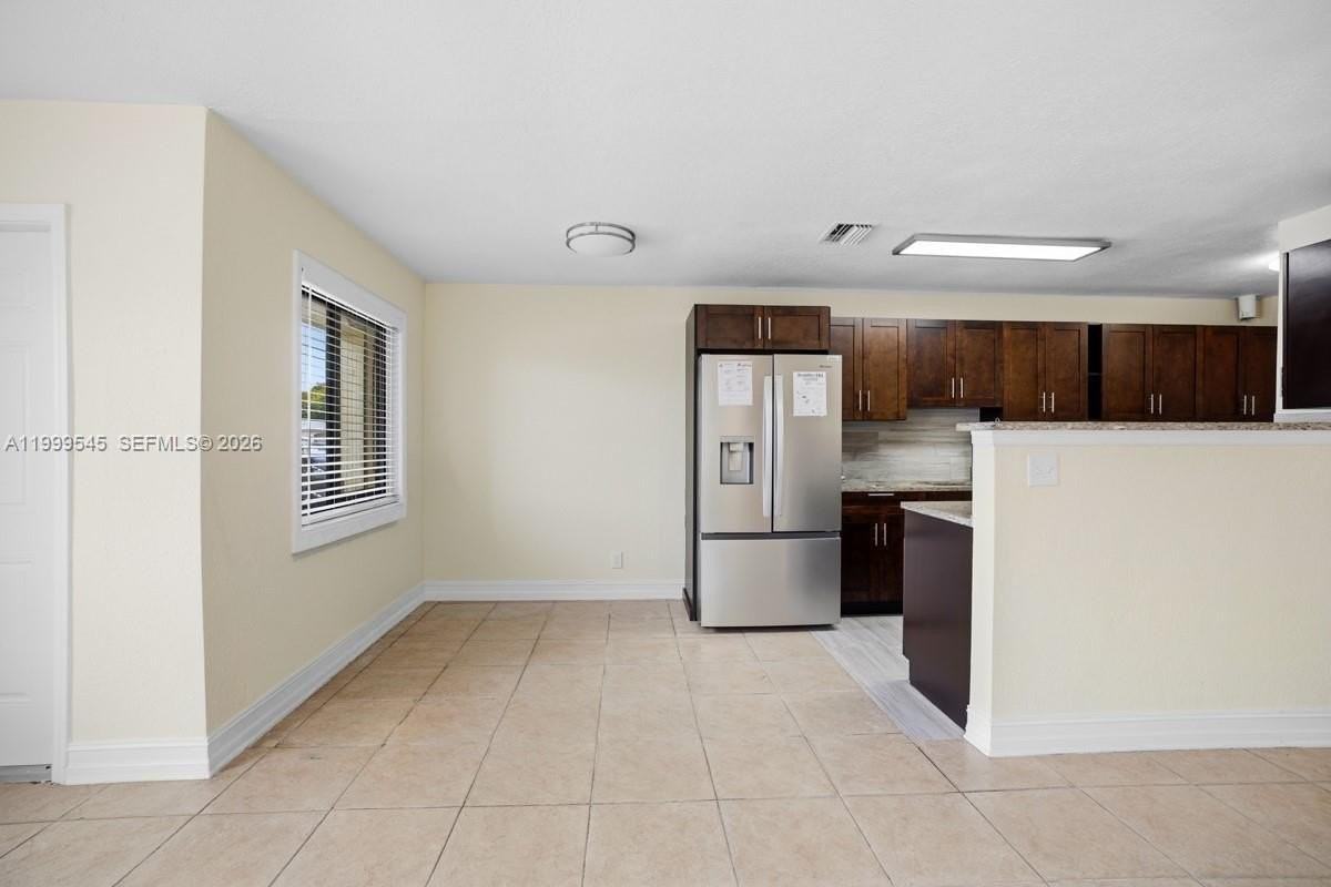 7604 SW SW 10th Ct #2 - Photo 4 of 19