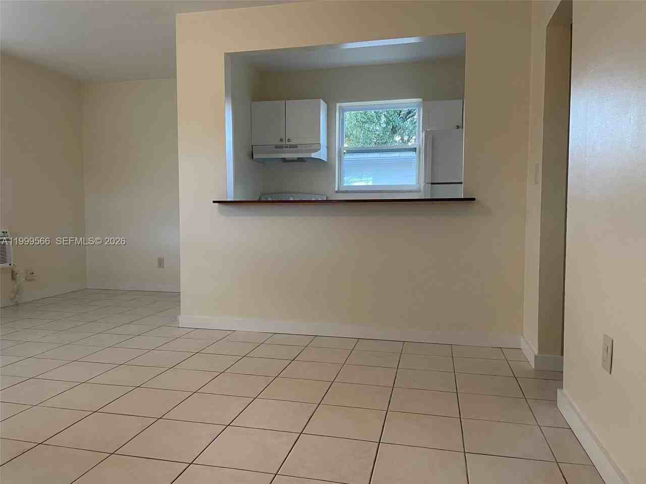 1850 N 27th Ave #A - Photo 4 of 14