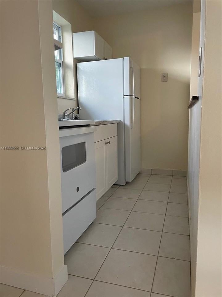 1850 N 27th Ave #A - Photo 6 of 14
