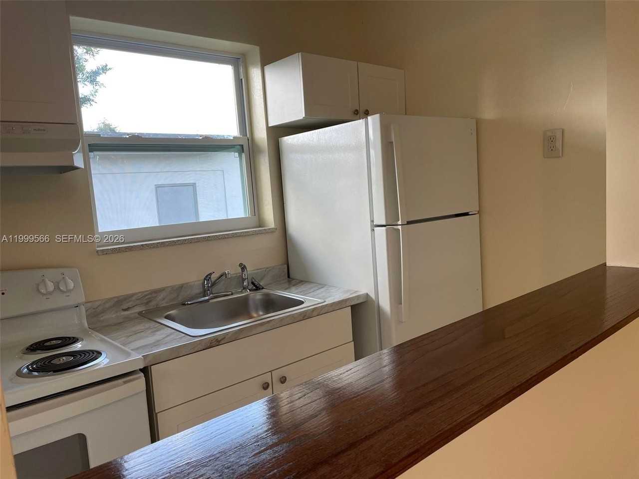 1850 N 27th Ave #A - Photo 7 of 14