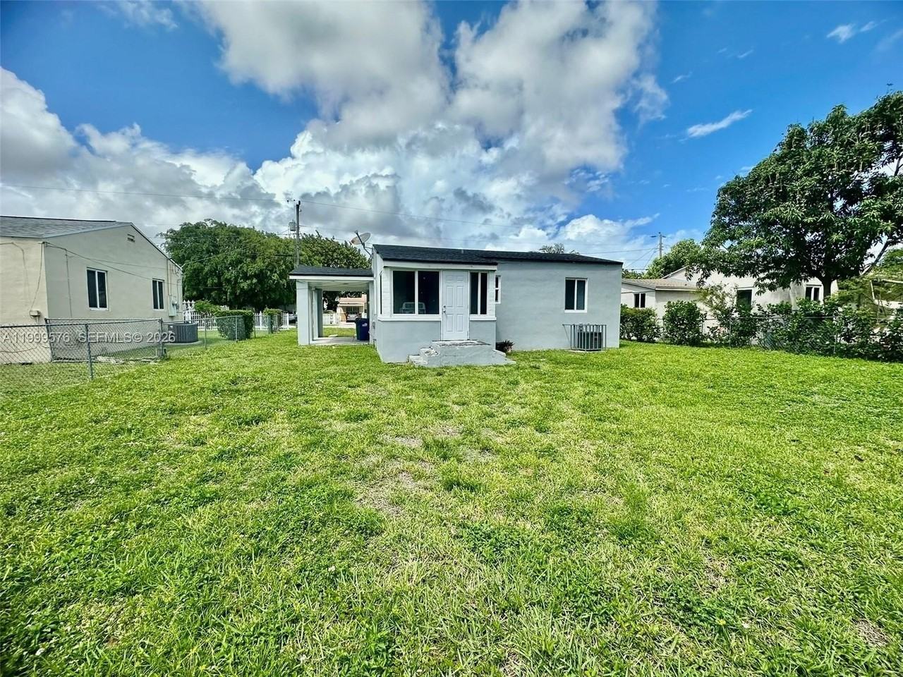 2014 Nw 43rd St - Photo 3 of 15