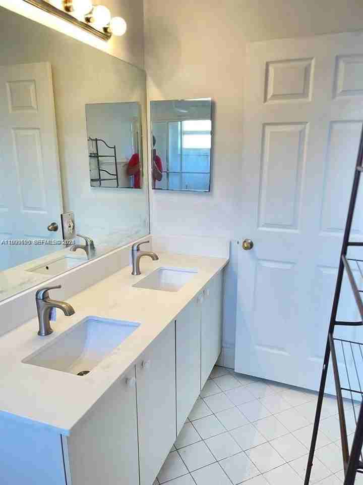 8784 Sw 213th Ln - Photo 2 of 14