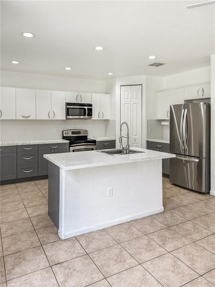 2579 Sw 85th Ave #105 - Photo 3 of 20