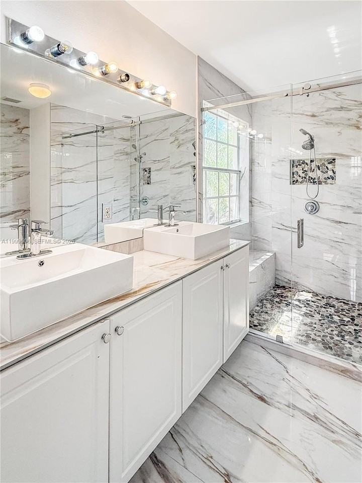 2579 Sw 85th Ave #105 - Photo 5 of 20