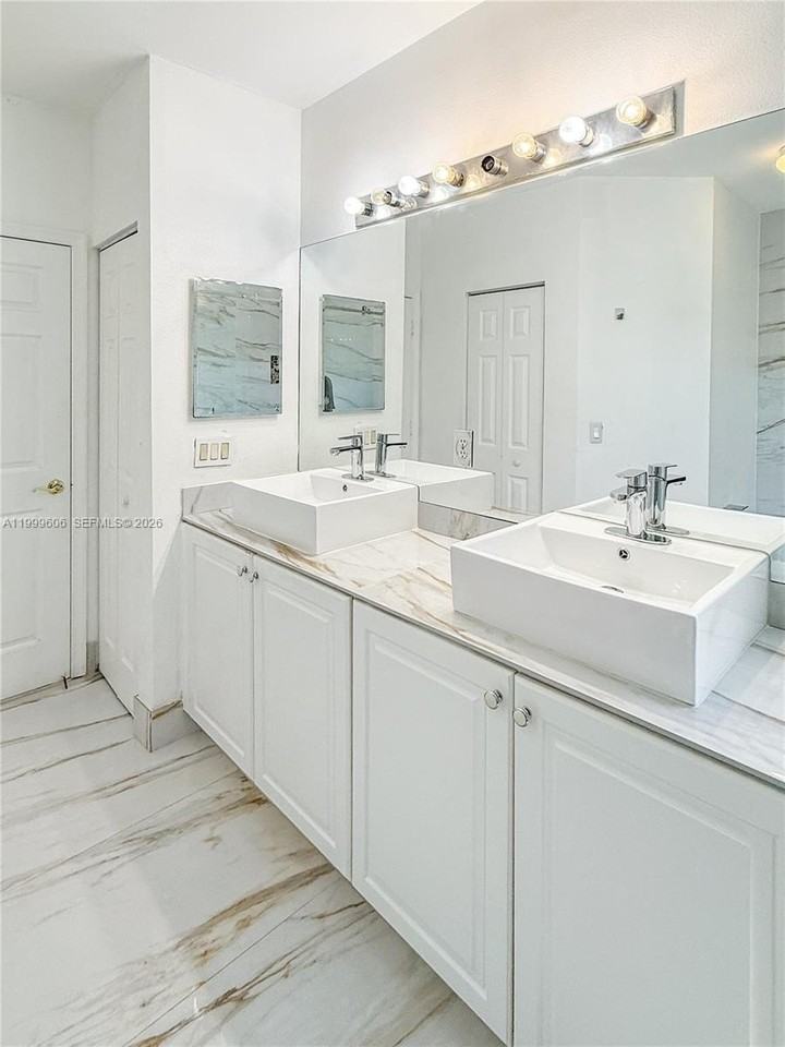 2579 Sw 85th Ave #105 - Photo 6 of 20