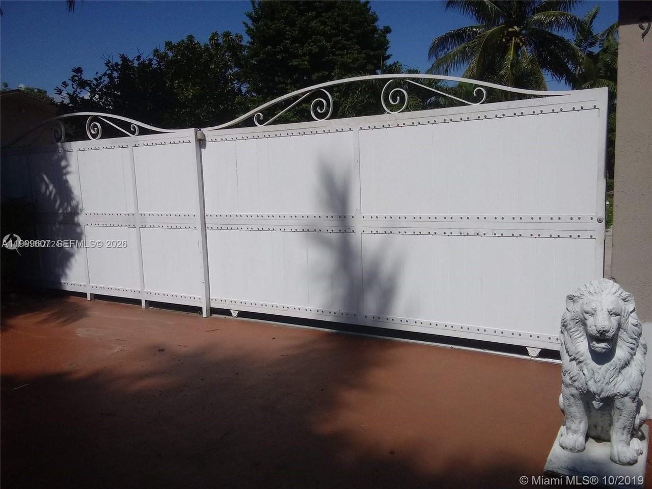 9841 Sw 48th St #1 - Photo 2 of 27