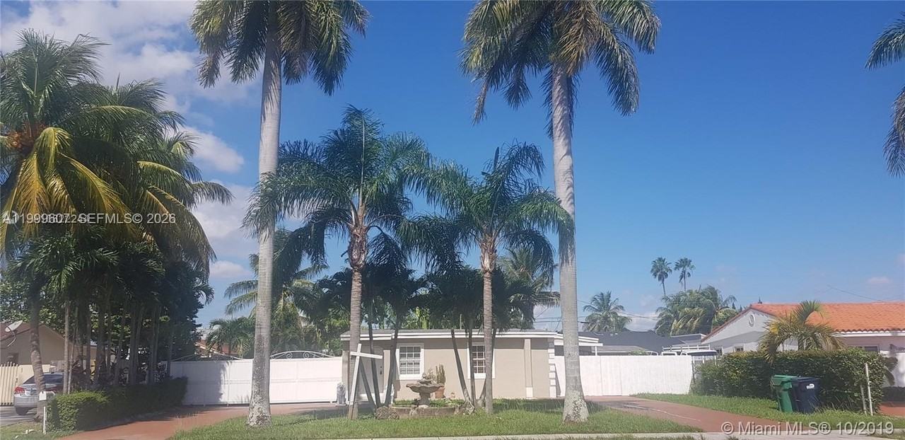 9841 Sw 48th St #1 - Photo 6 of 27