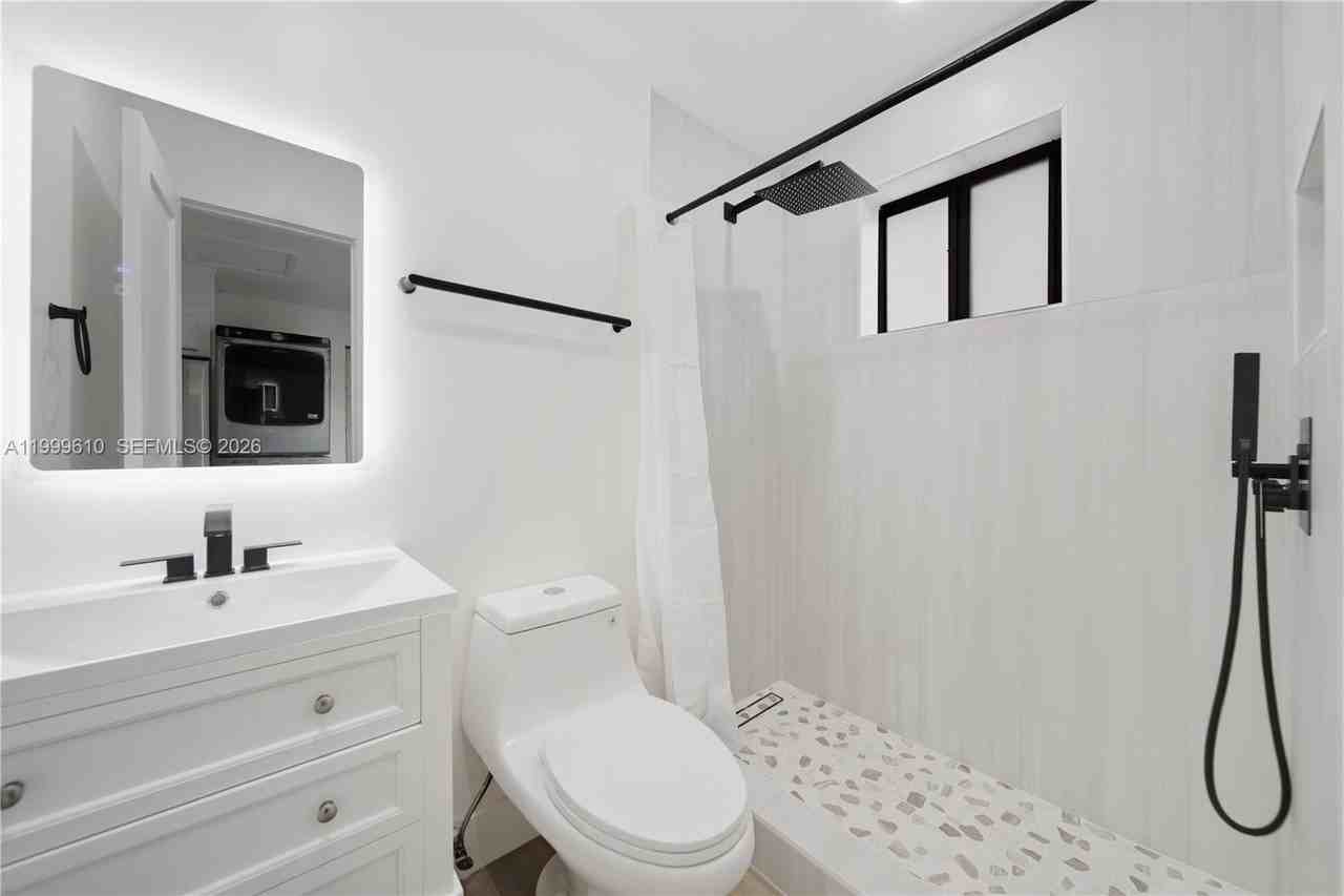 3101 Sw 106th Ave - Photo 2 of 11