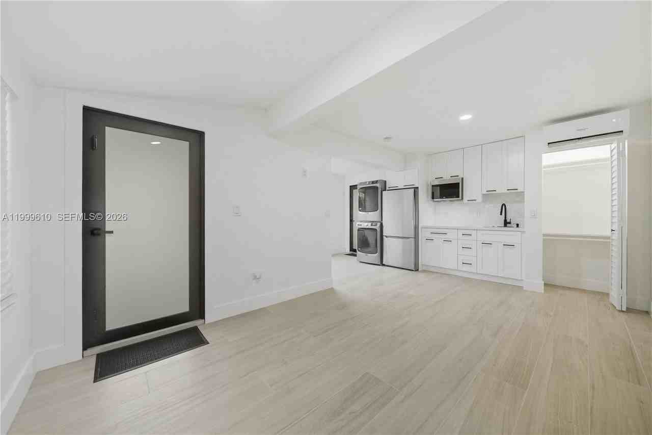 3101 Sw 106th Ave - Photo 4 of 11