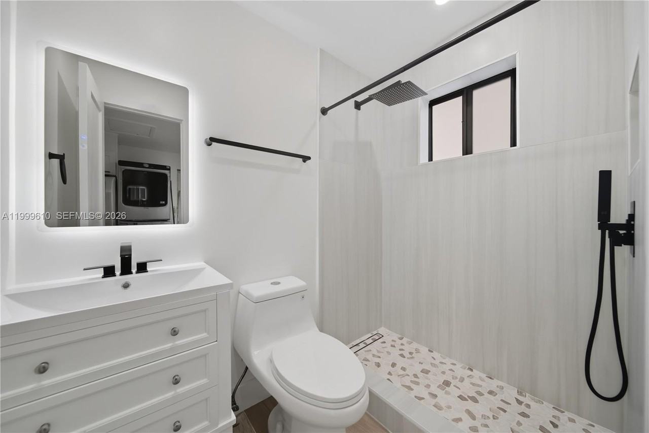 3101 Sw 106th Ave - Photo 7 of 11