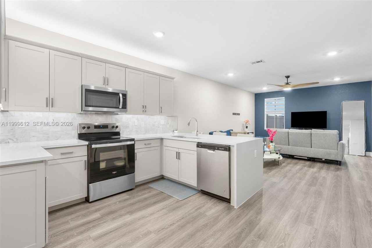 110 Sw 171st Way #0 - Photo 5 of 25