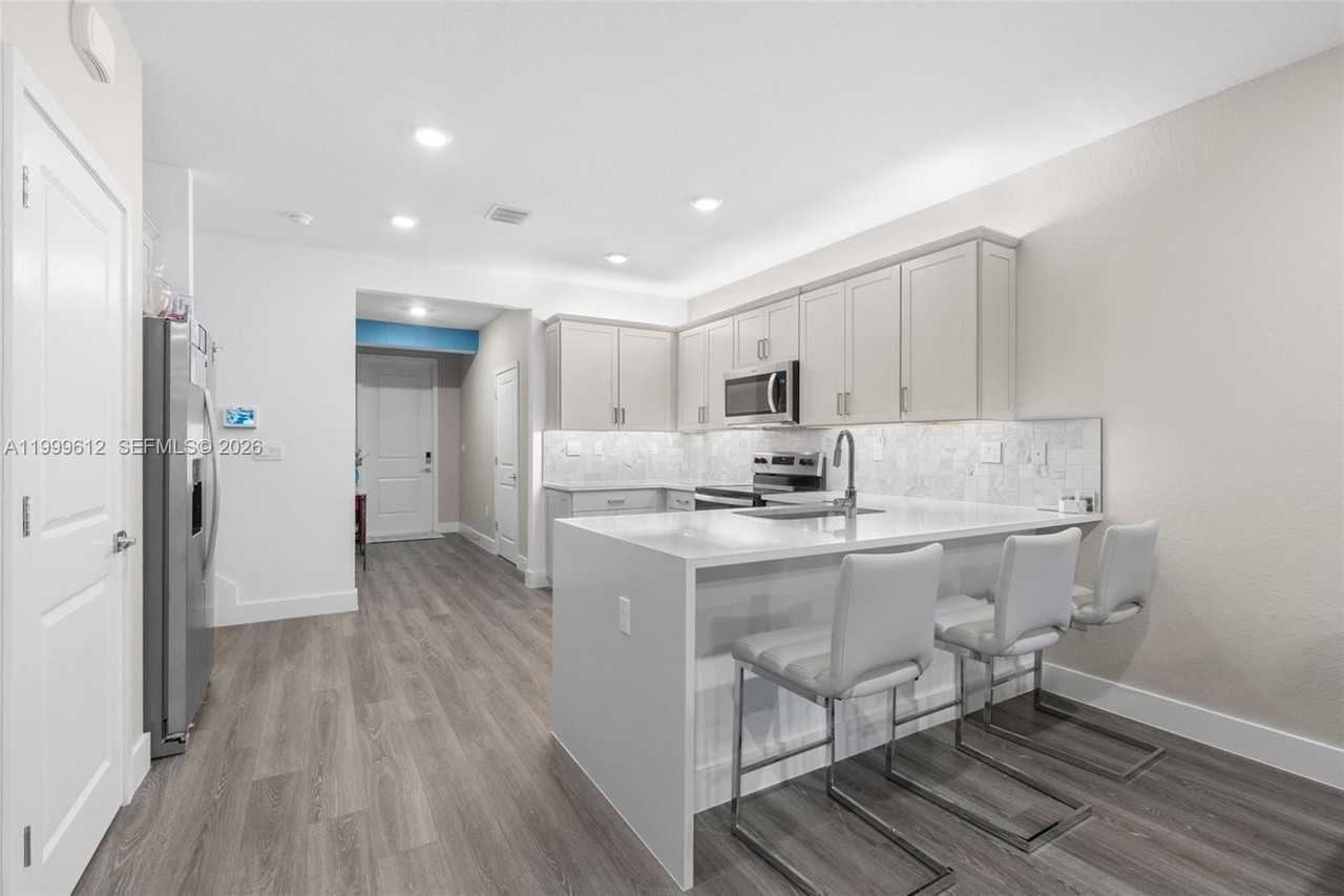 110 Sw 171st Way #0 - Photo 6 of 25