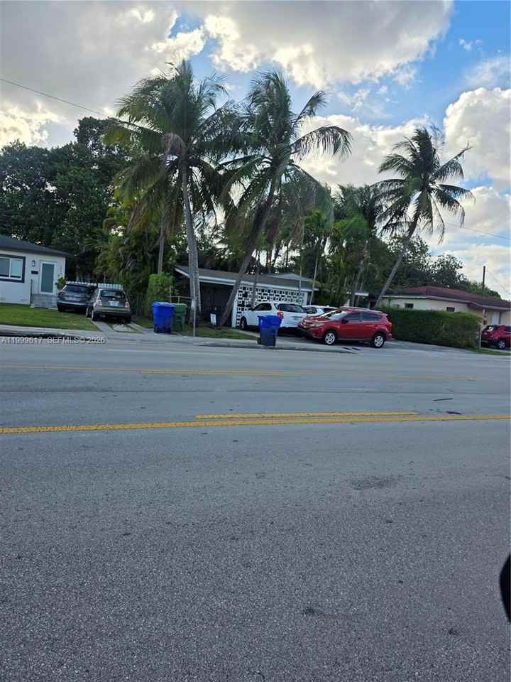 2832 Sw 37th Ave #2834 - Photo 2 of 50