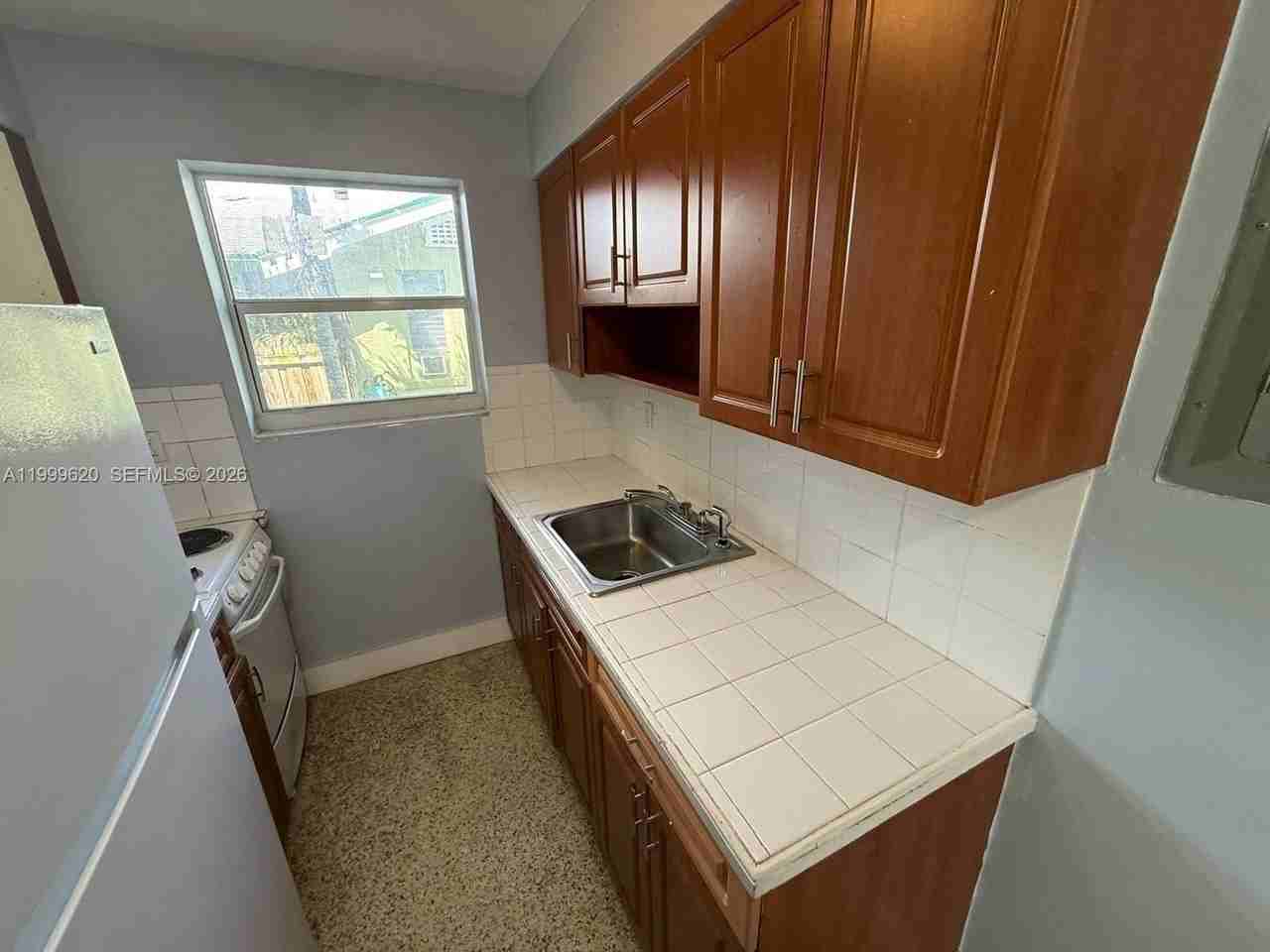 1646 Nw 2nd St #2 - Photo 5 of 8