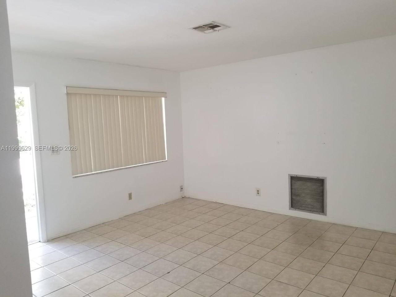 701 Nw 1st St #19 - Photo 3 of 12