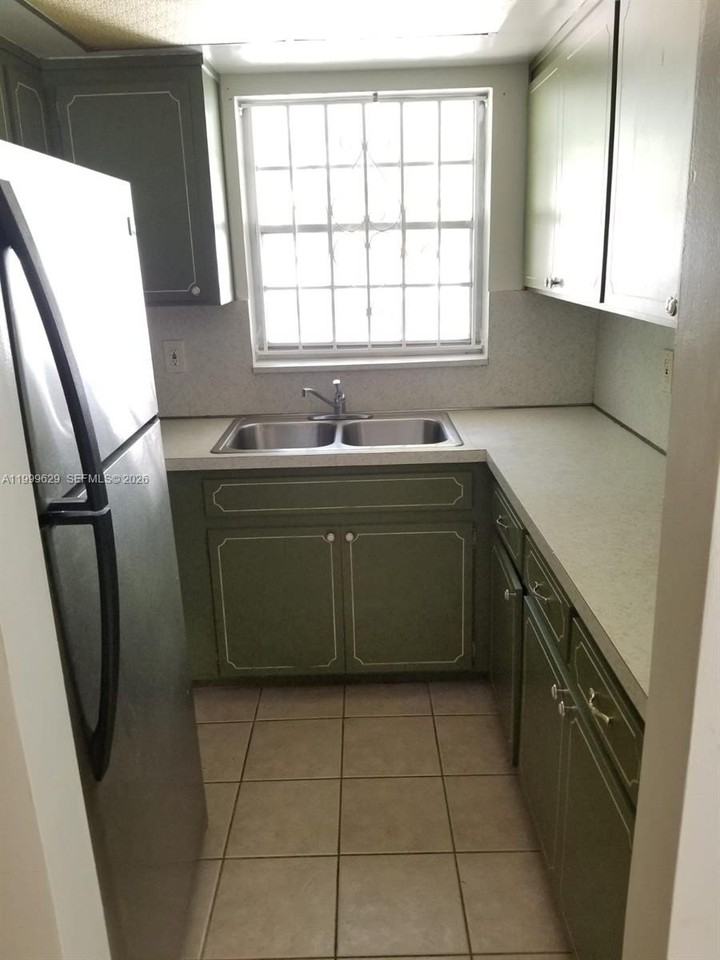 701 Nw 1st St #19 - Photo 5 of 12