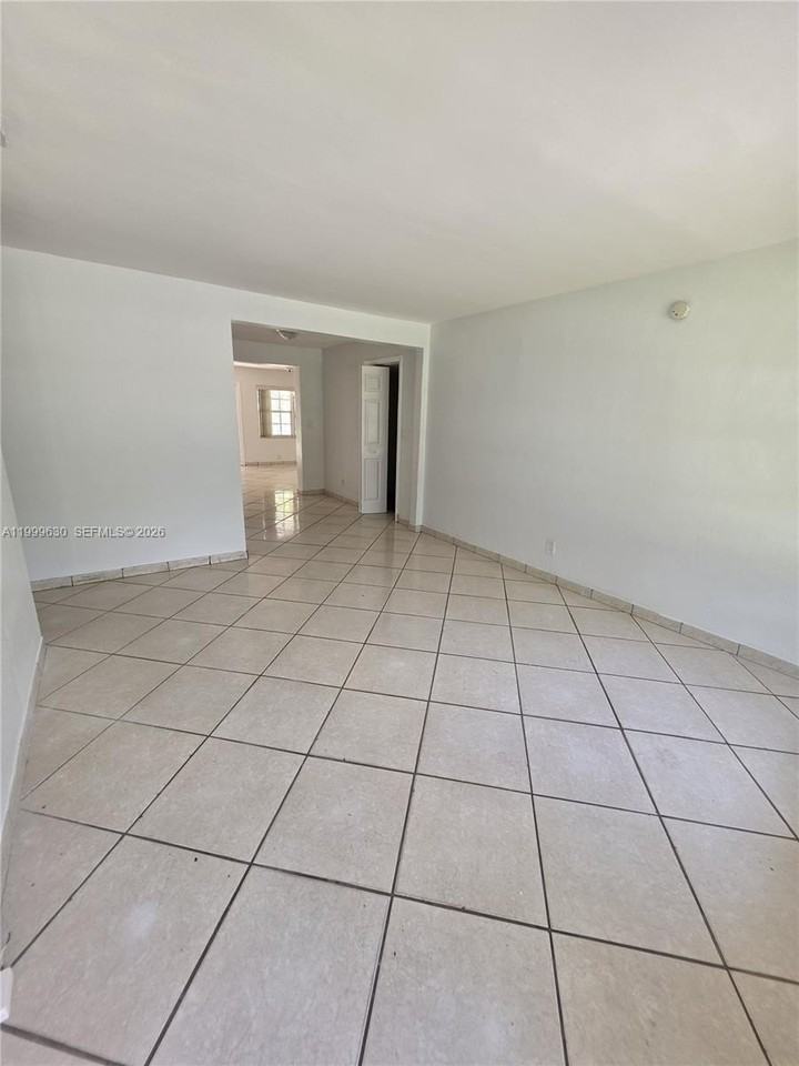 5720 Douglas St - Photo 4 of 15