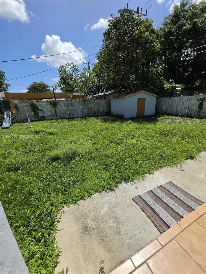 5720 Douglas St - Photo 6 of 15