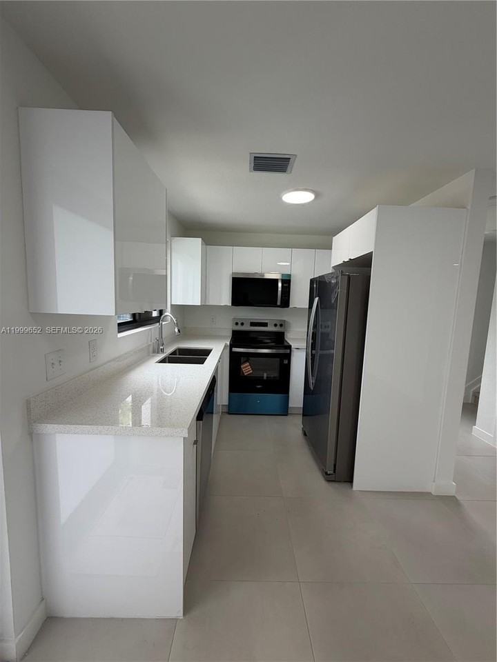 8034 Nw 14th Pl #8034 - Photo 3 of 14