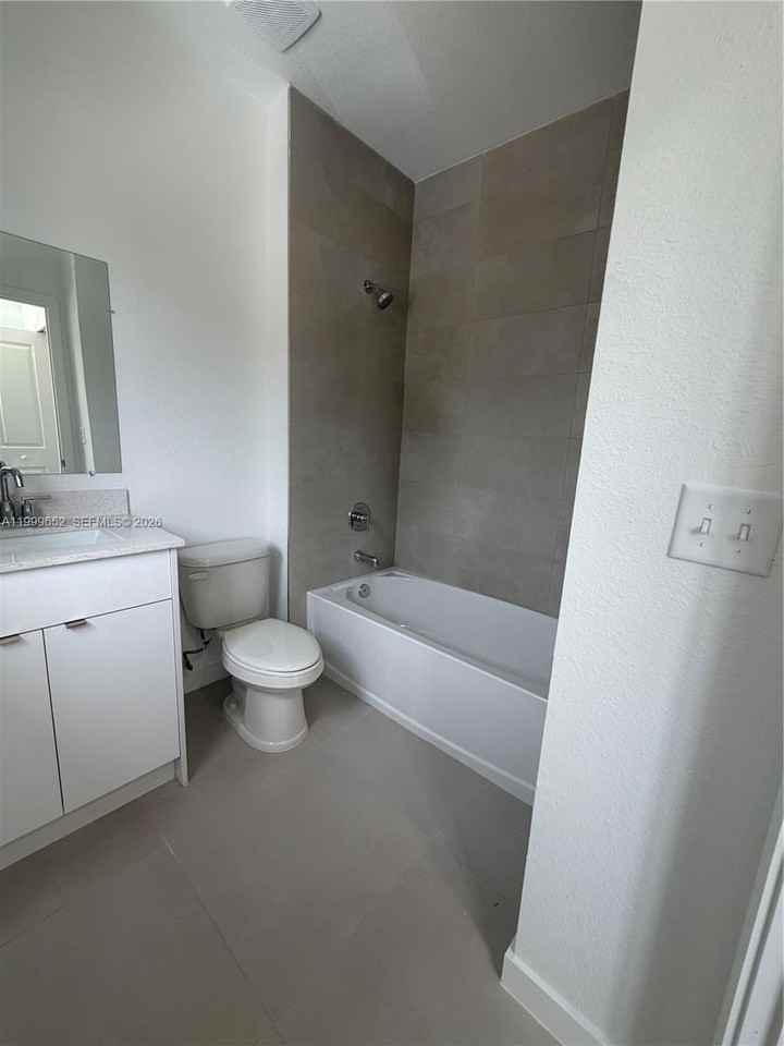 8034 Nw 14th Pl #8034 - Photo 4 of 14