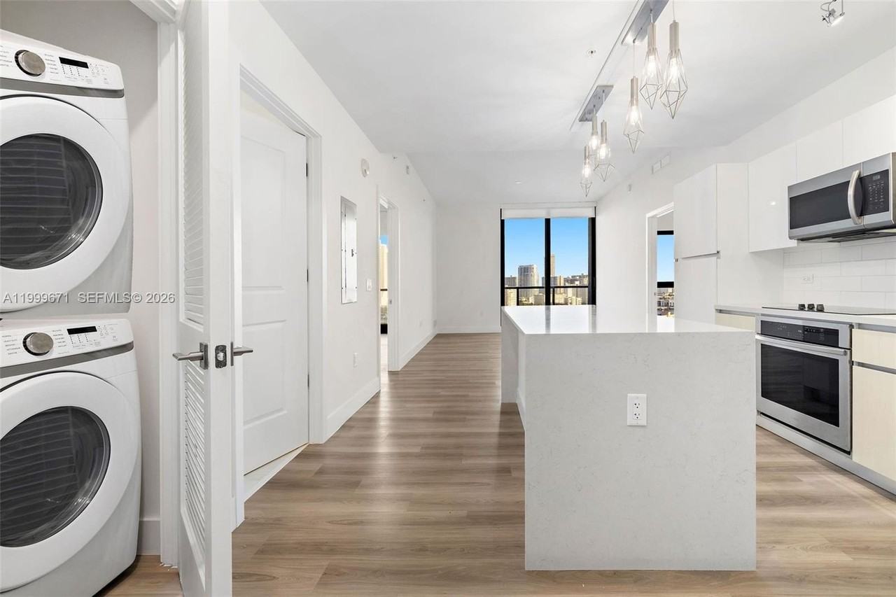 101 Diplomat Pkwy #1704